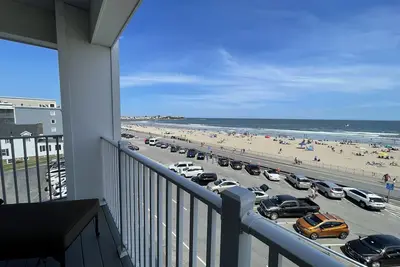 Image de Beautiful Ocean beach condo - Brand new building