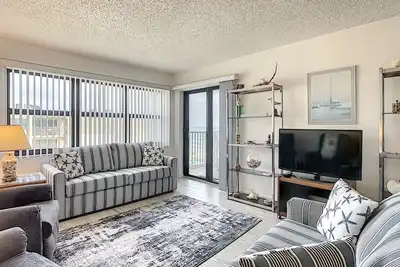 Image de Ocean View 5th Floor Castle Reef Condo ~ Overlooking Pool and Beach Cr527