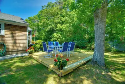 Image de Cape Cod Bungalow w/ Patio < 1 Mi to Beaches!