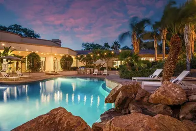 Image de Villa Verbena by AvantStay | Estate w\/ B-ball Court, Pool\/Spa, Entertainer's Yard