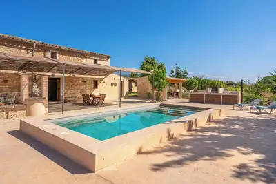 Image de Maison de vacances Es Verger avec vue sur les montagnes, piscine, jardin et terrasse