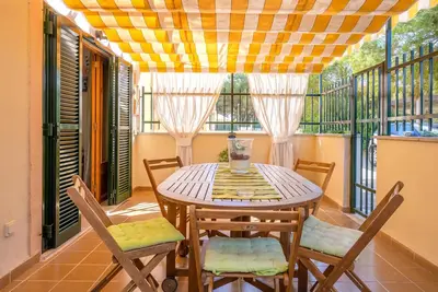 Image de Apartment Santa Eulalia près de la plage avec vue sur la montagne, A/C, Wi-Fi, terrasse. Animaux ok