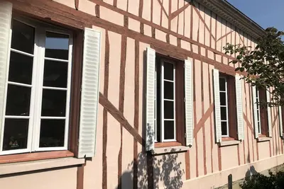 Image de Centre historique Dinan: Maison pleine de charme, ensoleillée avec jardin.