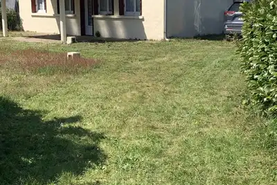 Image de Petite maison au centre du village avec un grand jardin, à 7km des plages.