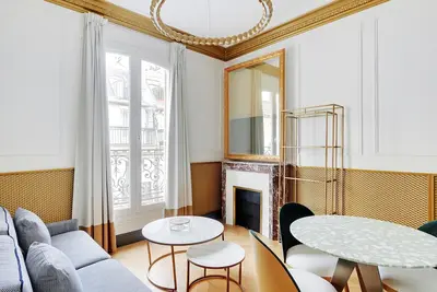 A Chic Studio / 1-Br  in the Champs Elysées