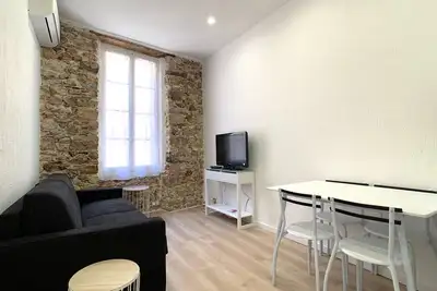Image de Deux pièces rénové situé rue James Close avec climatisation et wifi