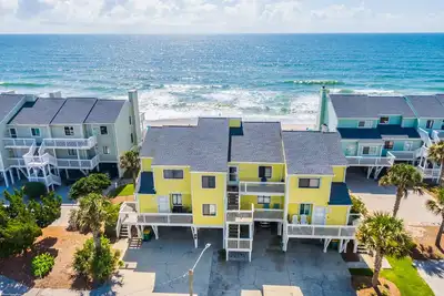Image de SeaBatical | Oceanfront + Summer Community Pool!