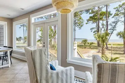 Image de Oceanfront Pet Friendly Cottage with Pool