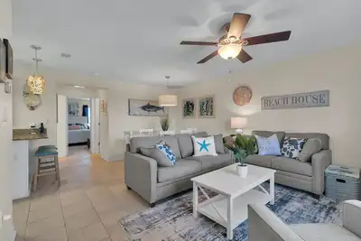 Image de 2Bd/2Ba★1st floor King Bed Suite Walk to Beach Pool Family-Friendly