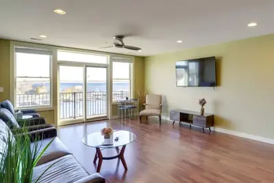 Image de Beach Condo on Top Floor w Deck, walking distance to Silver Beach in St Joseph