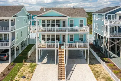 Image de Waterfront retreat with private pool, beach access, fast WiFi & two decks