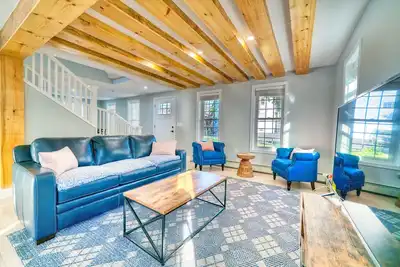 Image de Brand New House w gated backyard that is located right at the Saugerties Village