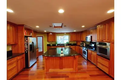 Image de Spacious Davis home near downtown and campus