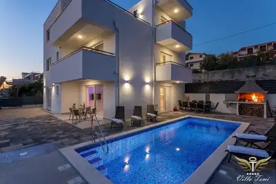 Image de Maison de vacances Podstrana pour 1 - 11 personnes avec 5 chambres à coucher - Maison de vacances