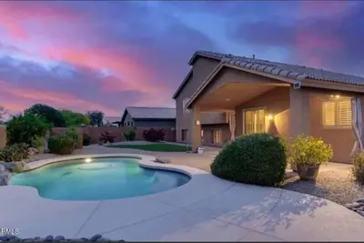 Image de Cave Creek Beauty, Great Location, Spacious Executive Home - Heated Pool!