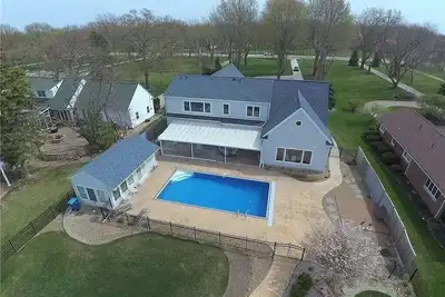 Image de Erie Escape - Lakefront Lake Erie w\/ Pool