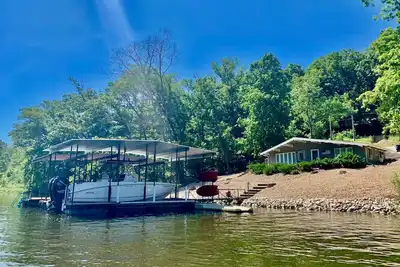 Image de 3 bedroom waterfront home Large dock and great swim area 4 Kayaks + Paddleboat