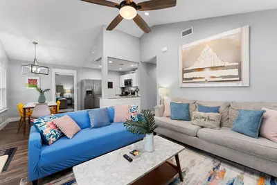 Image de 4bdr+Pets Ok+Huge Yard+FirePit+3mintoBeach