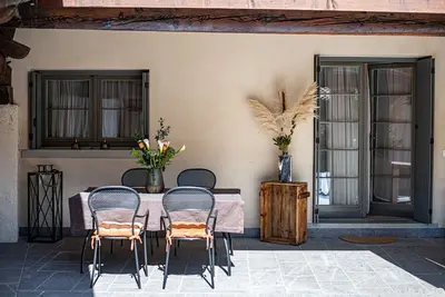 Image de Avec Terrasse entre famille et amis.