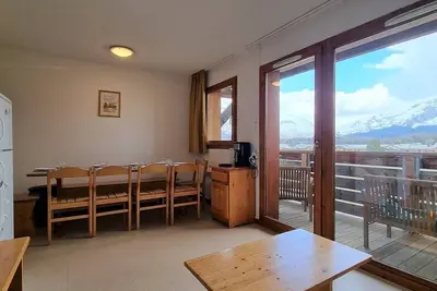 Image de Appartement spacieux 4 pièces avec 3 chambres, balcon, proche télésiège à SuperDévoluy