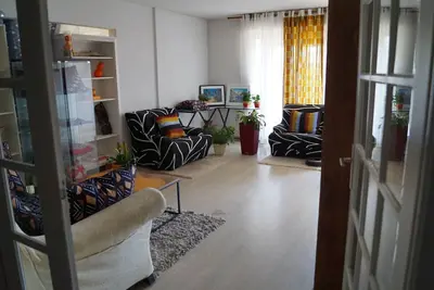 Image de Beautiful spacious and bright apartment with large balcony