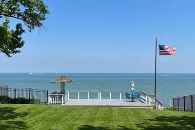 Image de Cozy lake house with spectacular views and private access to the lake