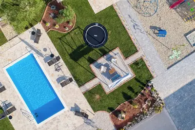 Image de Holiday home Aprilis with pool, outdoor sauna and jacuzzi