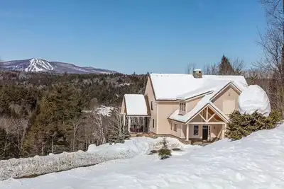 Image de Reduced Rate! Lux Stratton Mtn Home w\/Bromley view-Huge Game Rm, Vip Mtn Parking