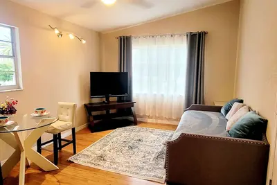 Image de Bright, cozy studio in the middle of Sarasota