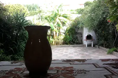 Villa with large garden 100 m from the sea