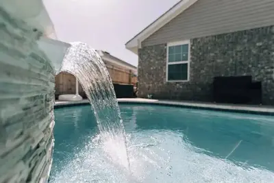 Image de ★Pool Home★ 3King Beds★ Close to Pensacola Beach and Navarre Beach!