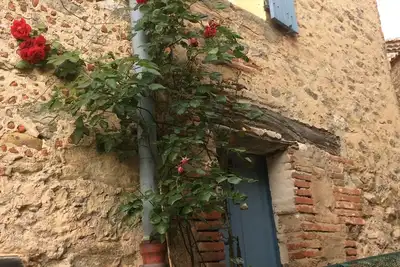 Image de Charmante Gîte de Vacances en pierre, vue mer et montagne, village pittoresque.