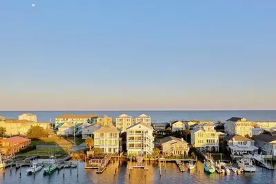 Image de Stunning Harbor Views! Boat Slip, 2 King Bedrooms,