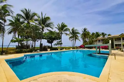 Image de Tropical oceanfront condo in Junquillal, Wifi, washer\/dryer, Ac, large kitchen. \n