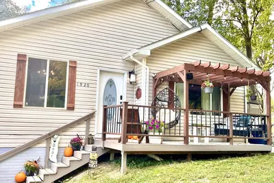 4bd 3ba Family Friendly Home Plus all the amenities!