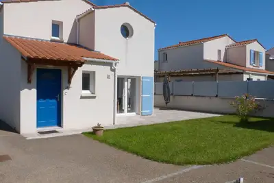 Image de Charmante maison rénovée avec terrasse, proche mer, La Tranche-sur-Mer, 6 pers, Wifi, parking.