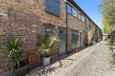 Image de 3 Prices Mews · 2 Bed Private Townhouse Mews, King's Cross London