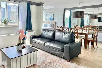 Image de Great Location! Downtown Atl condo with 5 beds