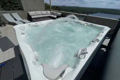 Image de Mountain Top Mansion ~ Big Boulder views ~ Hot Tub~ Beach Access~ Sleeps 22