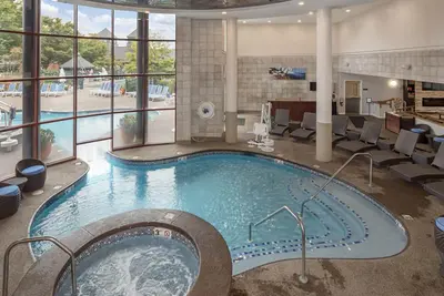 Image de 1 bedroom with beautiful views of the Newport Harbor during folk festival!