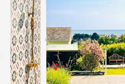 Seafacing Welsh cottage near the beach with stunning views accommodating 8.