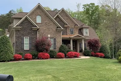 Image de Enjoy the best of both worlds in this great home equipped for families with kids