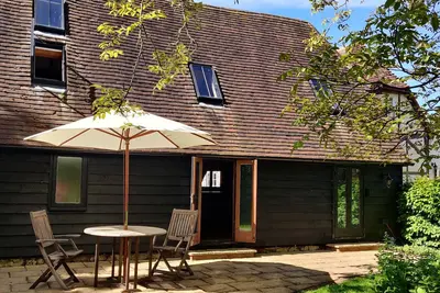 Image de Historic barn in peaceful country village