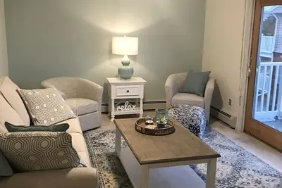 Image de 2 bedroom condo one block from North Beach