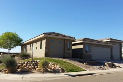 Image de Getaway at Hopi; Luxury home w/secure garage parking for boat/trailer/toys