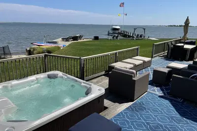 Image de Prime Hampton Bays Waterfront with views that can't be beat!