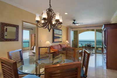 Image de Villa Del Arco Beach Resort & Spa Cabo San Lucas on the pristine Medano Beach