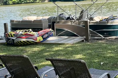 Image de Amazing lakefront house- Discounted Rates! ! ! ! ! ! ! ! ! ! ! ! ! ! !