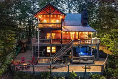 Image de Family Friendly - Secluded Cabin - 3 Bedrooms - Playground - Jacuzzi - Game Room