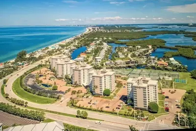 Image de Beach Steps Away 9th Floor, Stunning Views!